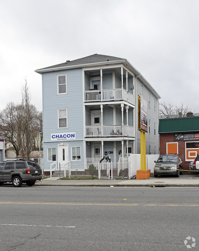 Building Photo - 206 Chandler St