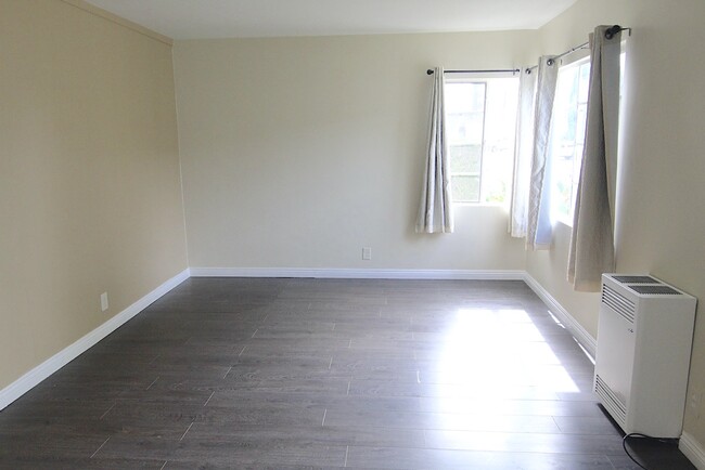 Building Photo - 2621 Cloverfield Blvd