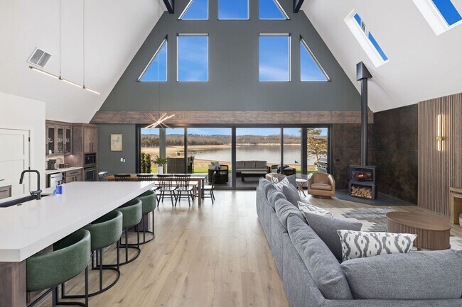 Foto del edificio - 9770 Larkin Ln