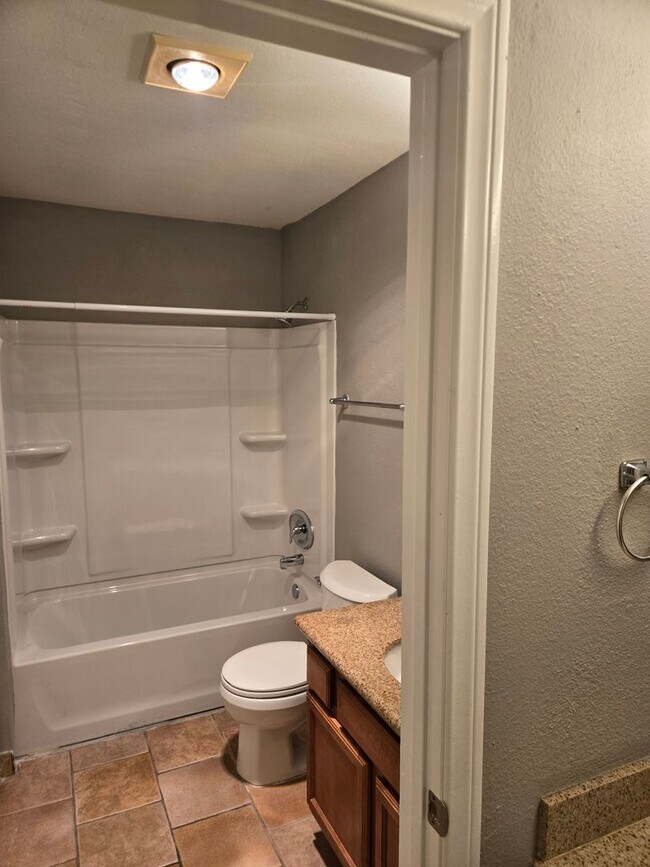 Foto del edificio - 2 Bedroom 1 Bathroom Condo