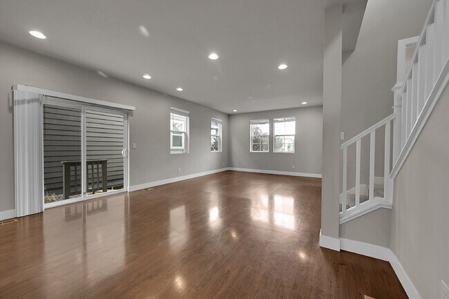 Building Photo - $2,850.00 - 3 Bedrooms, 2.5 Bathrooms, Sin...