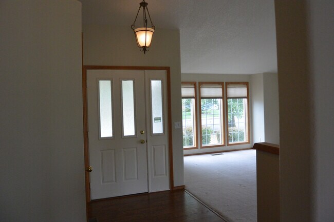 Building Photo - 12515 NE 45th Ave