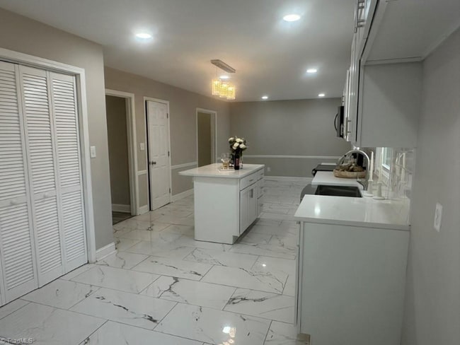 Building Photo - 1165 Lazyboy Ln