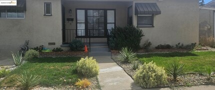 Building Photo - 25 Dimaggio Ave