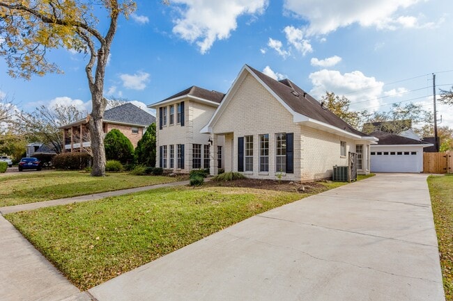 Building Photo - 1703 Plantation Dr