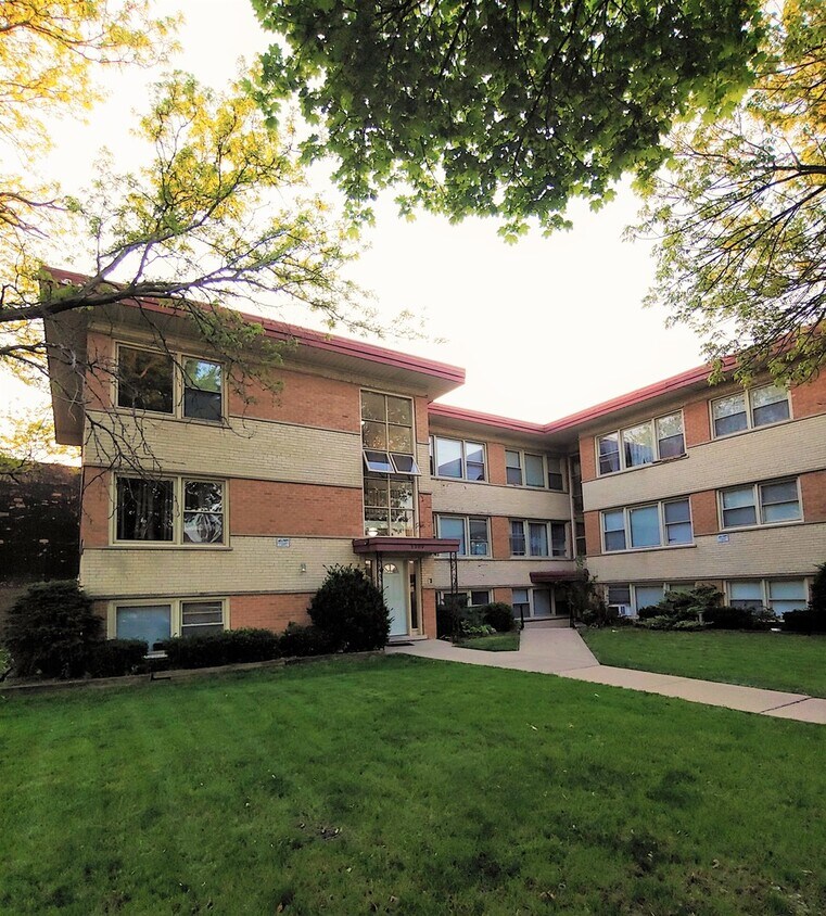 Primary Photo - 5304 W Addison St