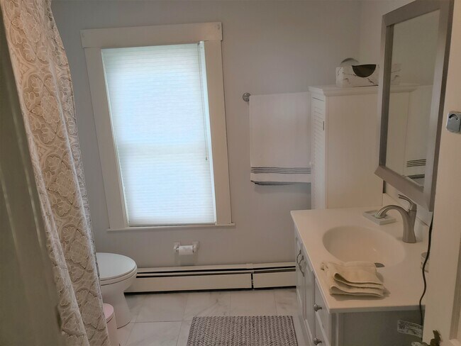 Building Photo - 10 Pine Grove Rd