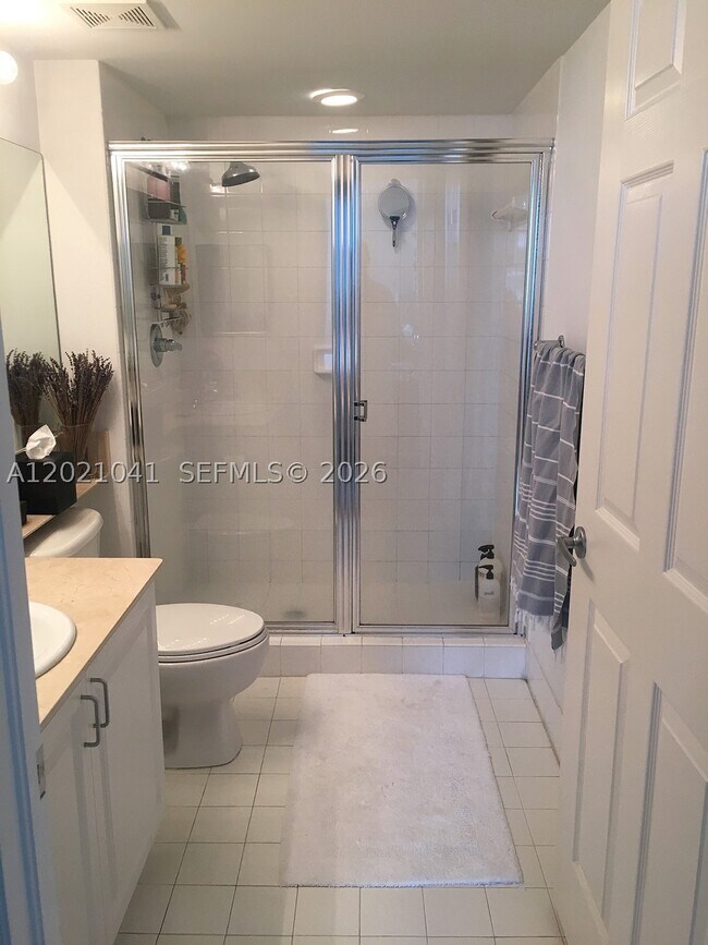 Building Photo - 1155 Brickell Bay Dr