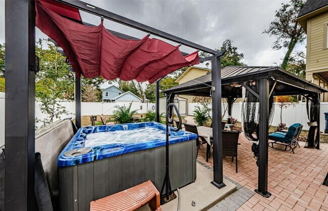 Foto del edificio - 308 E Ross Ave