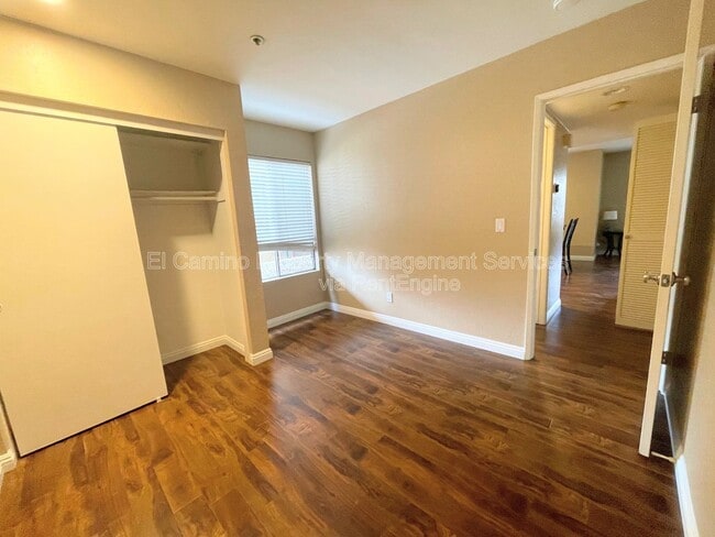 Foto del edificio - 12121 Centralia St