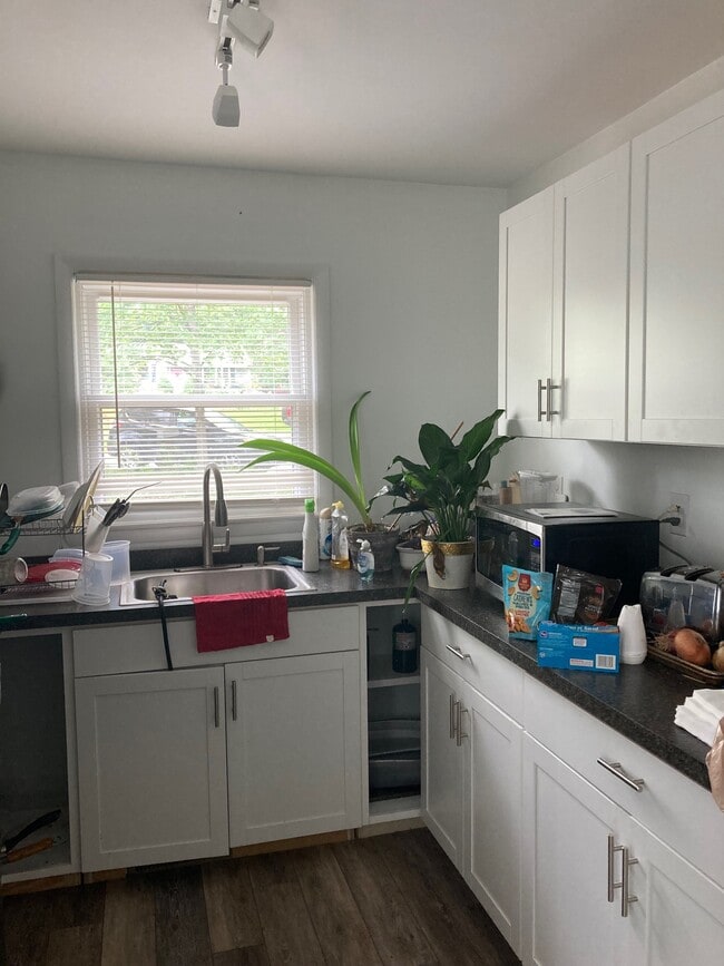 kitchen - 5665 Myrtle St