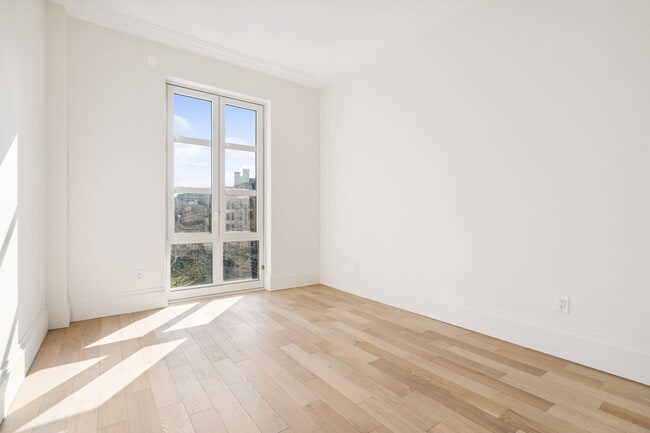 Foto del edificio - 250 E 21st St