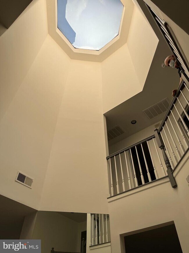 Foto del edificio - 6 Schindler Ct