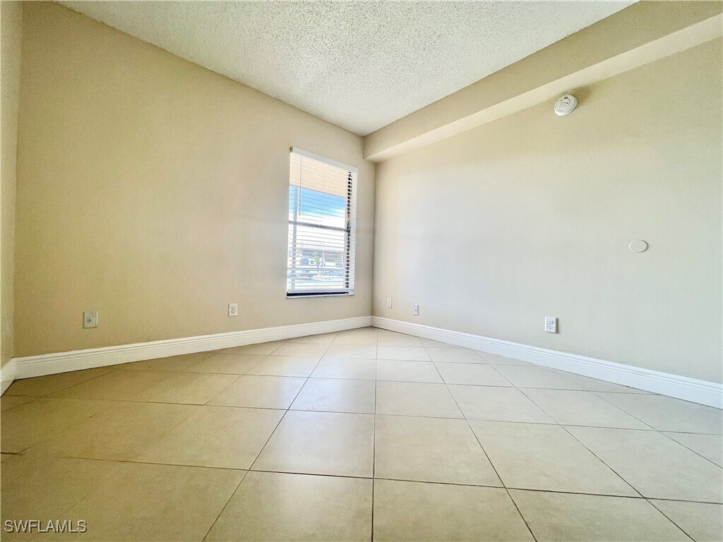 Building Photo - 5309 Summerlin Rd