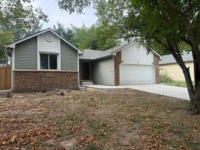 Building Photo - 2101 N Parkridge Ct