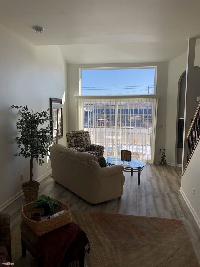 Building Photo - 1 br, 1 bath Townhome - 1106 Ridge Creek C...