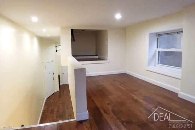 Foto del edificio - 353 Tompkins Ave