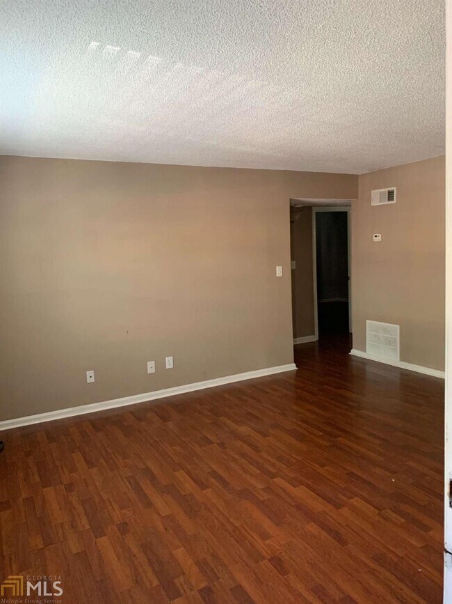 Foto del edificio - 3665 Chestnut Dr