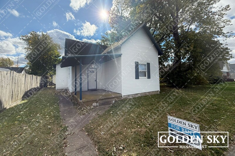 Building Photo - 1009 W Memorial Dr