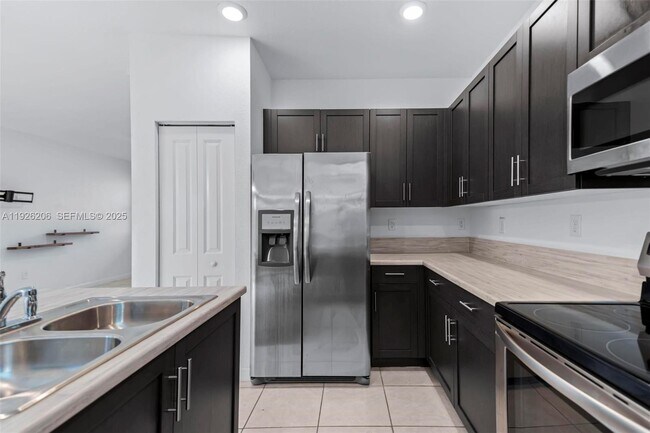 Foto del edificio - 2652 SE 13th St