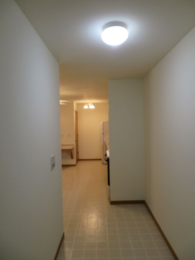 Foto del edificio - 584 W State St