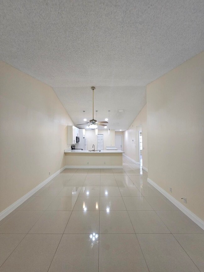 Building Photo - 480 Hardwood Pl