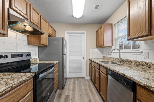 Building Photo - 2008 Gus Ct