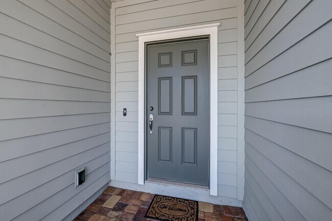 Building Photo - 15825 Stedman Lake Dr