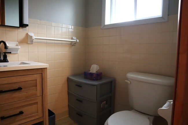 Building Photo - 2 bedroom house available in Clymer