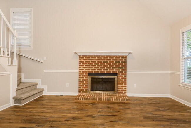 Building Photo - 4504 Aviemore Crescent
