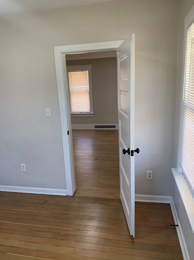 Foto del edificio - 2102 8th Ave