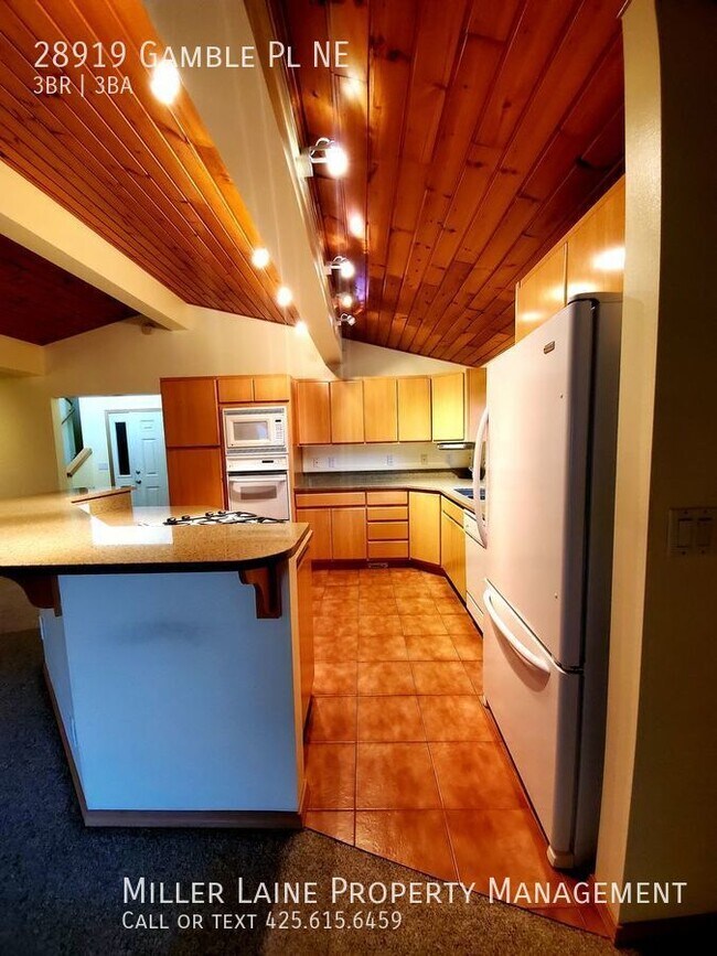 Foto del edificio - Stunning waterfront home!