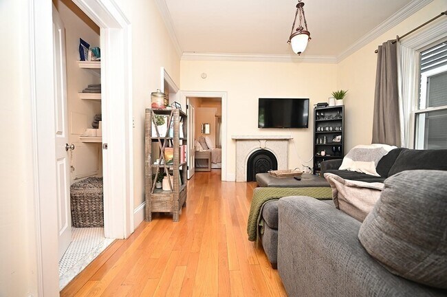 Building Photo - 790 E 4th St