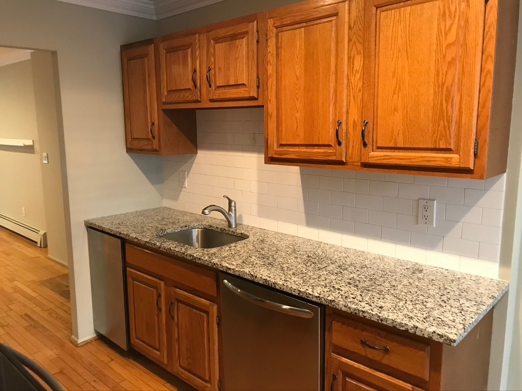 Kitchen with granite and dishwasher - 492 N Broadway