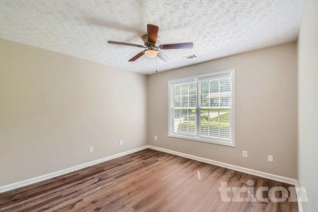 Building Photo - 315 Chestnut Dr