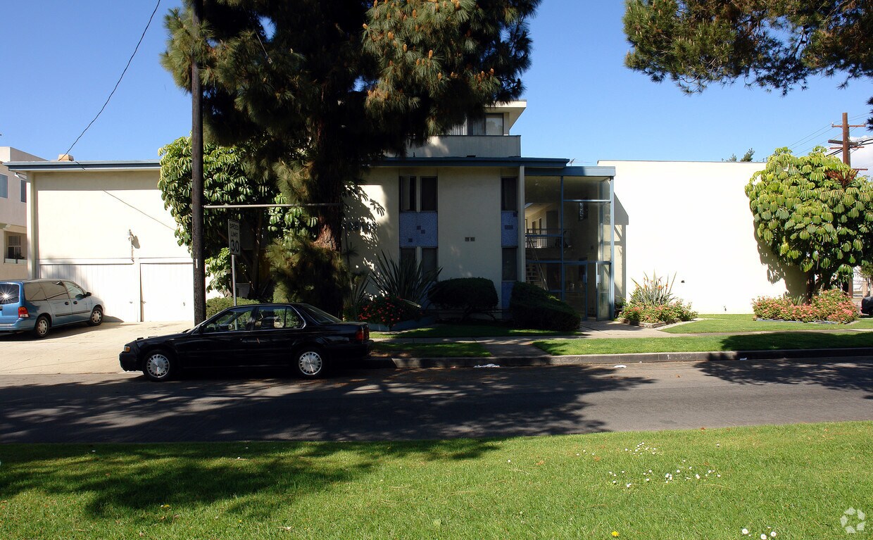Foto principal - 135 N Hillcrest Blvd