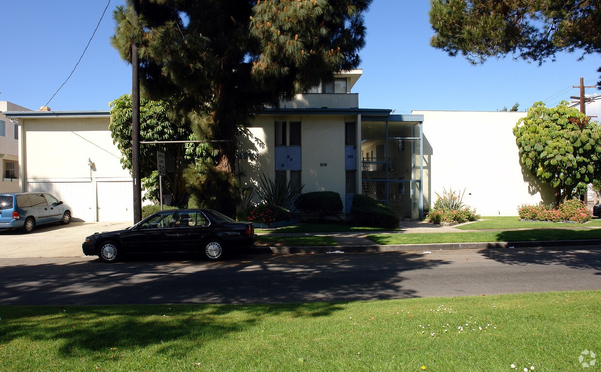 Primary Photo - 135 N Hillcrest Blvd