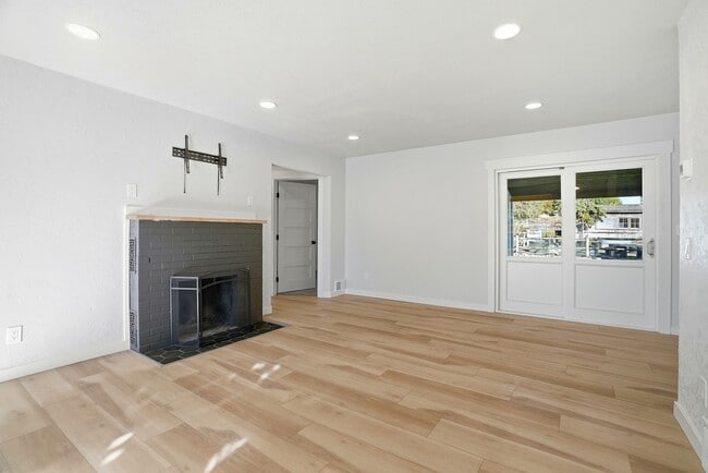 Foto del edificio - 12707 E Main Ave