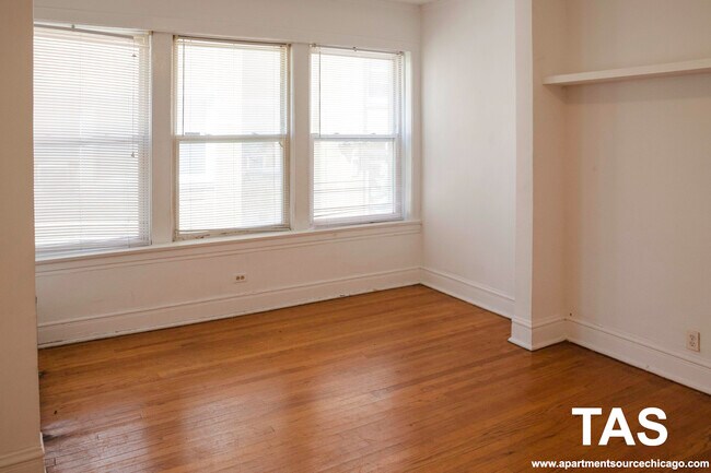 Foto del edificio - 5049 N Damen Ave