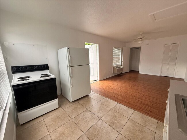 Building Photo - ICW-527 Caribbean Dr.