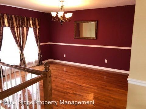 Building Photo - 203 Meadow View Farms Dr