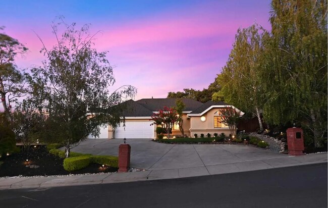 Building Photo - 4 Bedroom/2.5 Bath Home For Rent n Pleasan...
