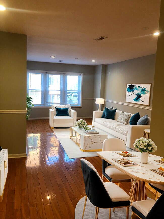 Building Photo - 955 N Ashland Ave