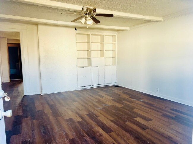 Building Photo - Two bedroom in West Louisville now available!