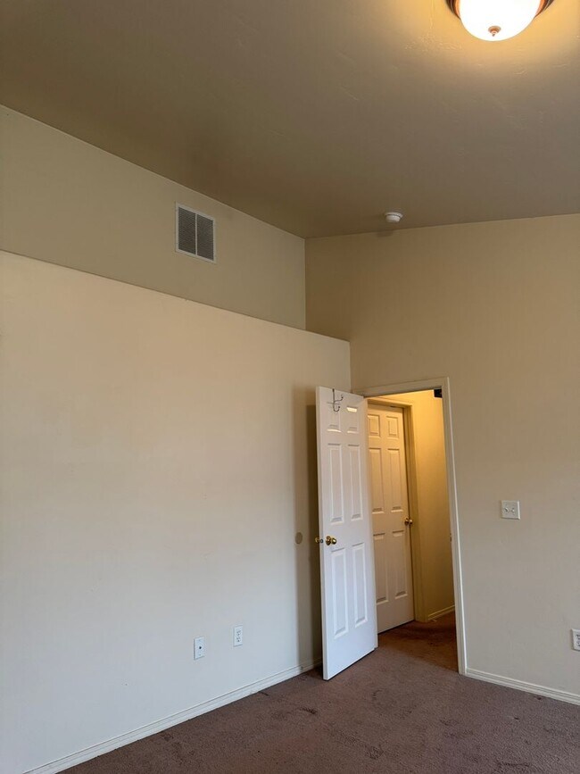 Building Photo - 622 Cedarbrook Dr