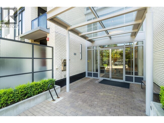 Photo du bâtiment - 5598 Ormidale St