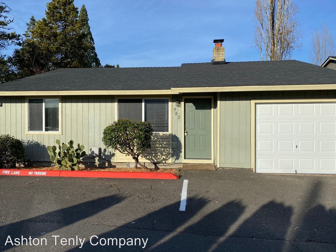 3 br, 1 bath House 902 NE 21st Ave House Rental in Hillsboro, OR