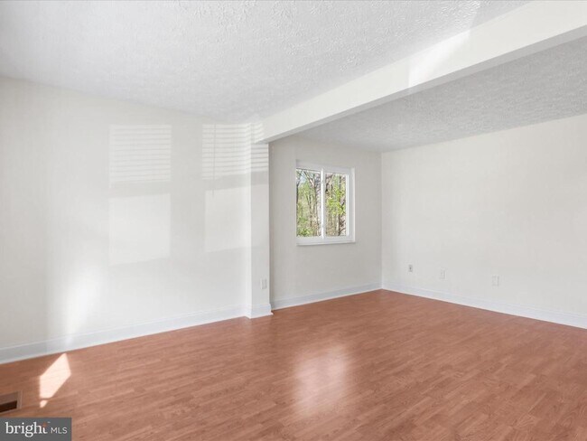 Foto del edificio - 8238 Burning Forest Ct