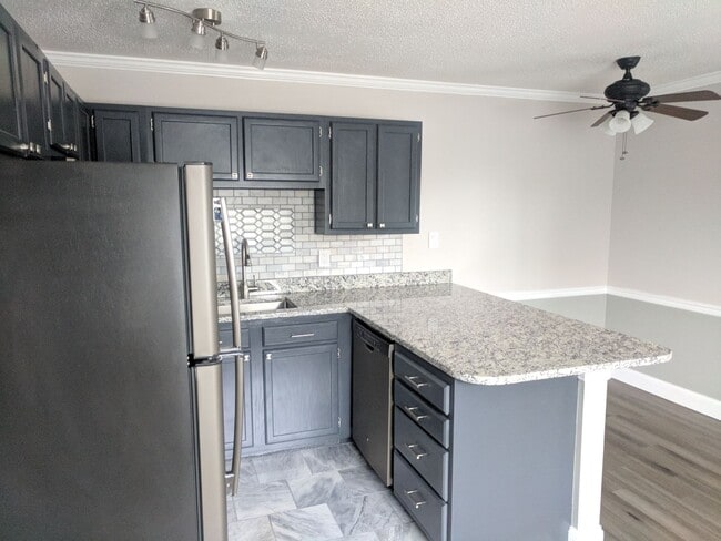 Foto del edificio - Gorgeous 1BR Condo Walk to Class