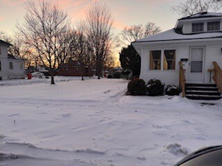 Vista frontal con lote lateral - 694 McAllister Ave